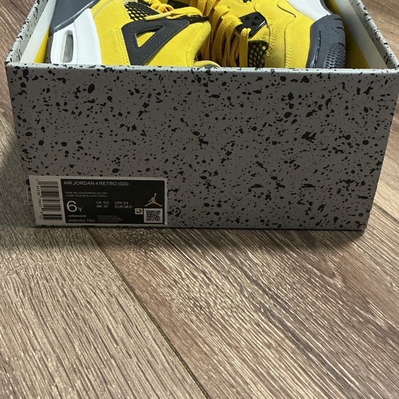 Air Jordan 4 Retros EUC - Picture 3 of 3